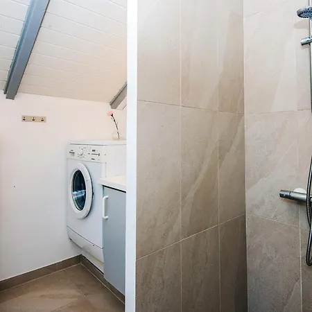 6 Person In Give-by Traum 別荘