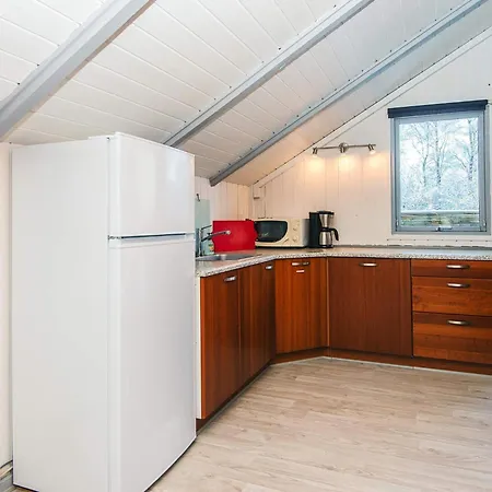 6 Person In Give-by Traum